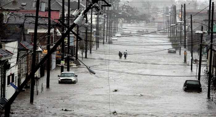 2005-0829-New-Orleans-flooded-street.jpg